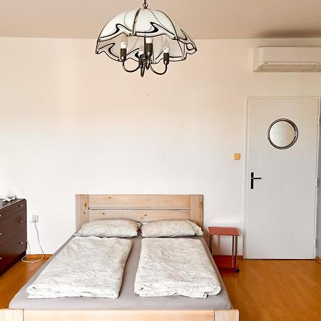 Flat With Nicest Wiew In Old Town - 3 Bedrooms, Ac Bratislava Bagian luar foto